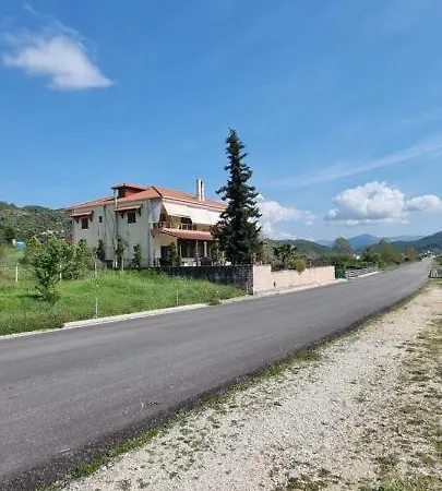 Elenis House Apartamento Finiq